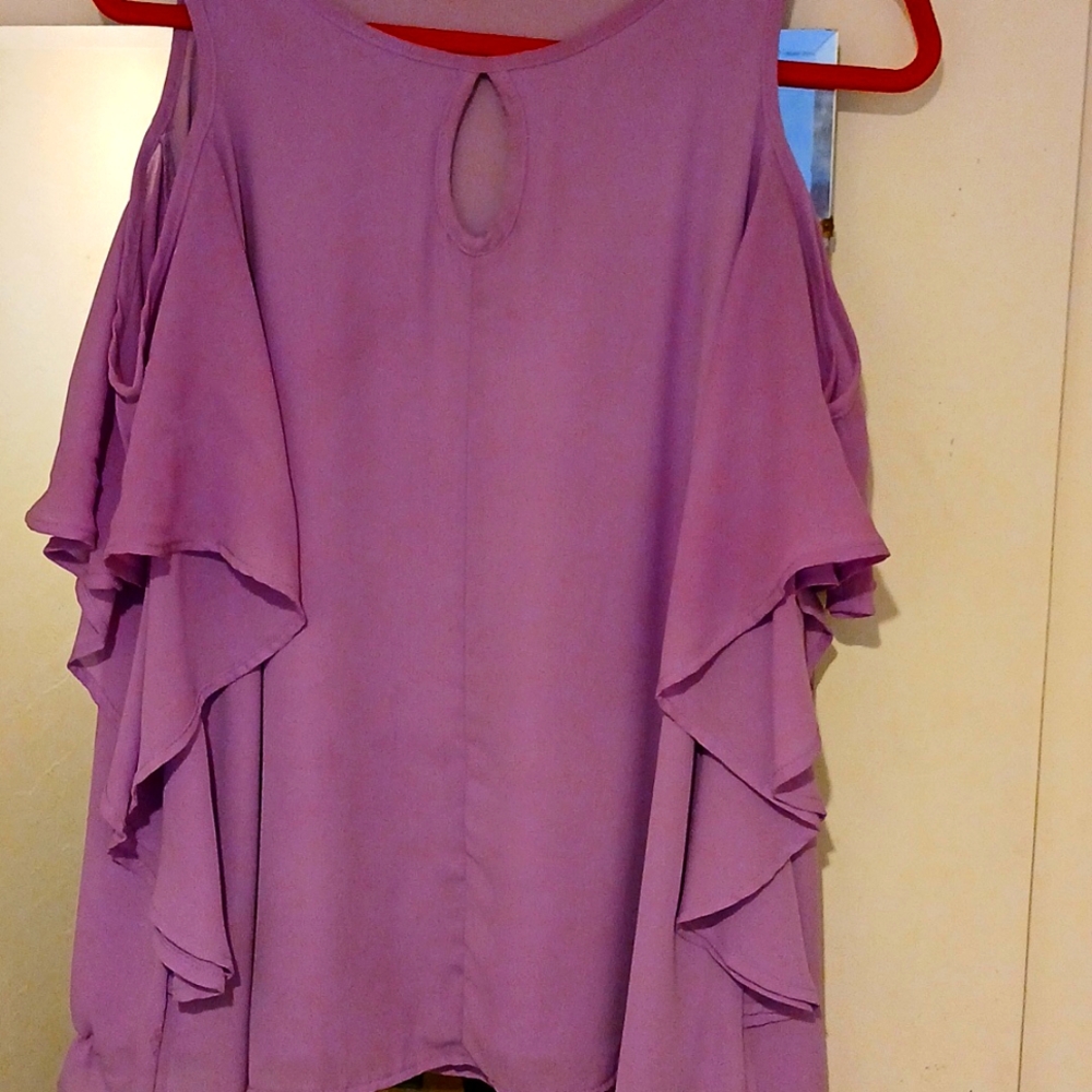 Kate and Mallory flutter sleeve blouse